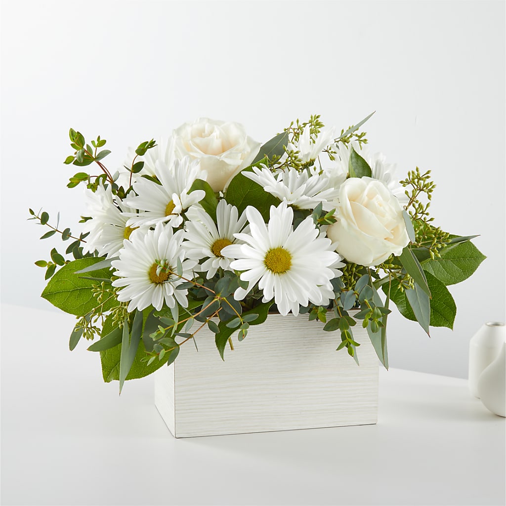 Fresh Linen Box Bouquet – AARON'S FLOWERS, La Vista NE