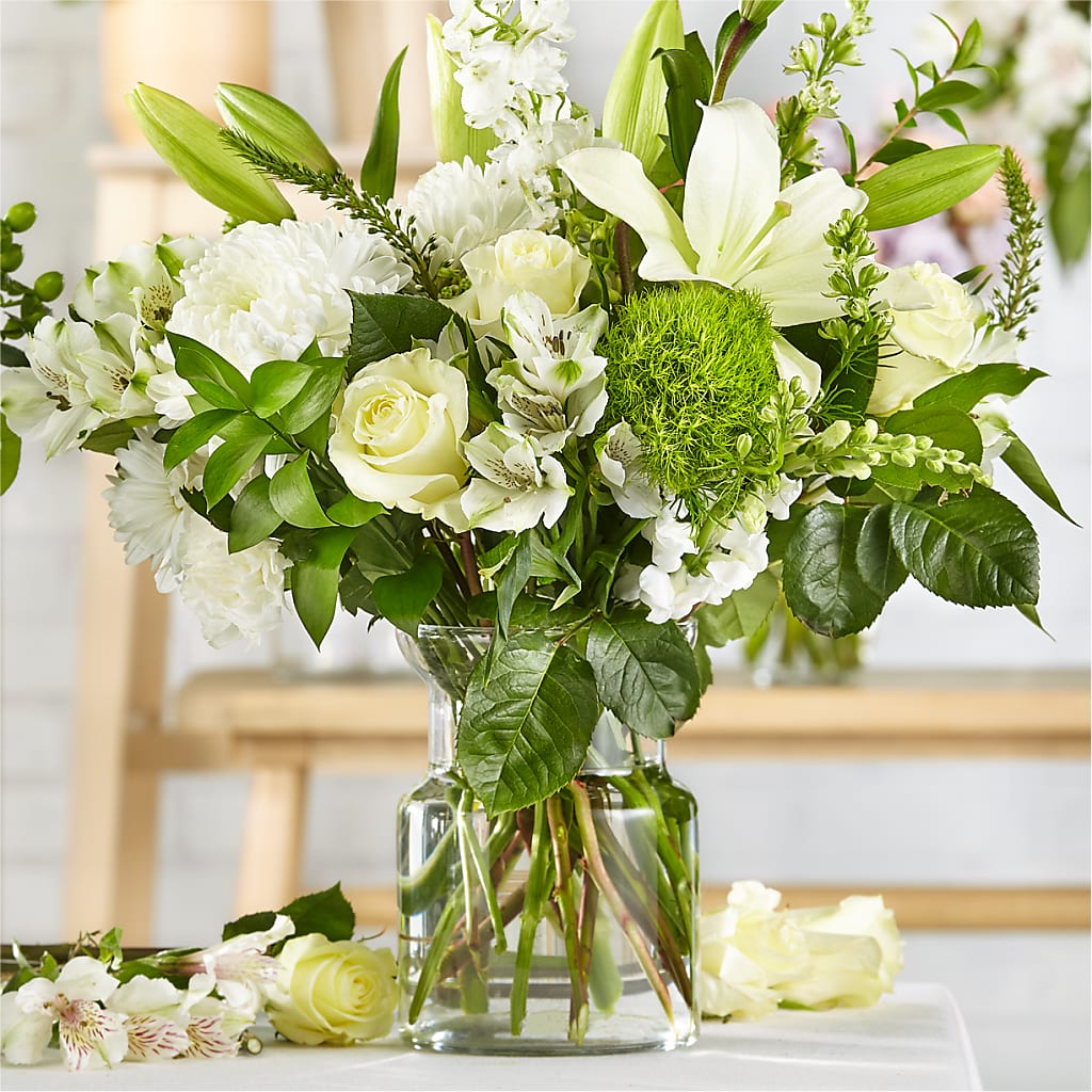 Classic Ivory – A Florist Original – AARON'S FLOWERS, La Vista NE