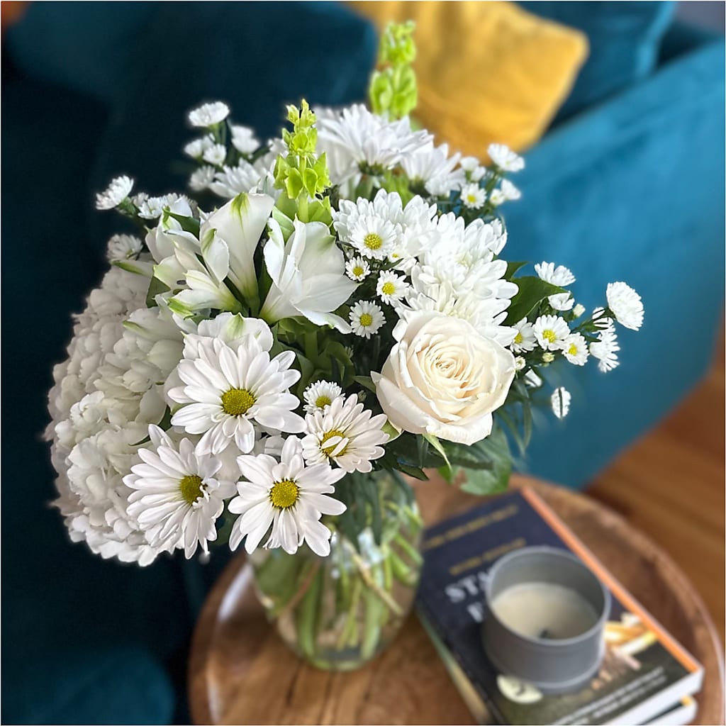 Classic Ivory – A Florist Original – AARON'S FLOWERS, La Vista NE