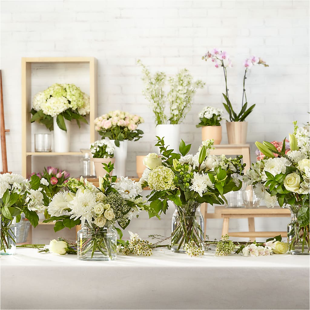 Classic Ivory – A Florist Original – AARON'S FLOWERS, La Vista NE